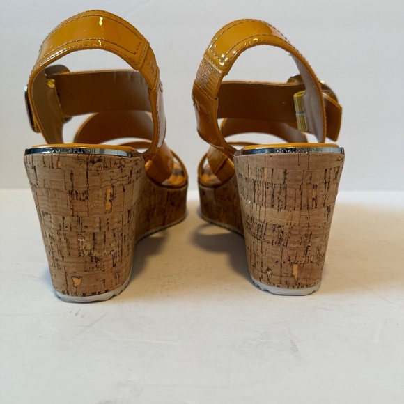 Donald Pliner NIB Iriving Wedge Sandal Yellow Size 10M - Picture 7 of 14